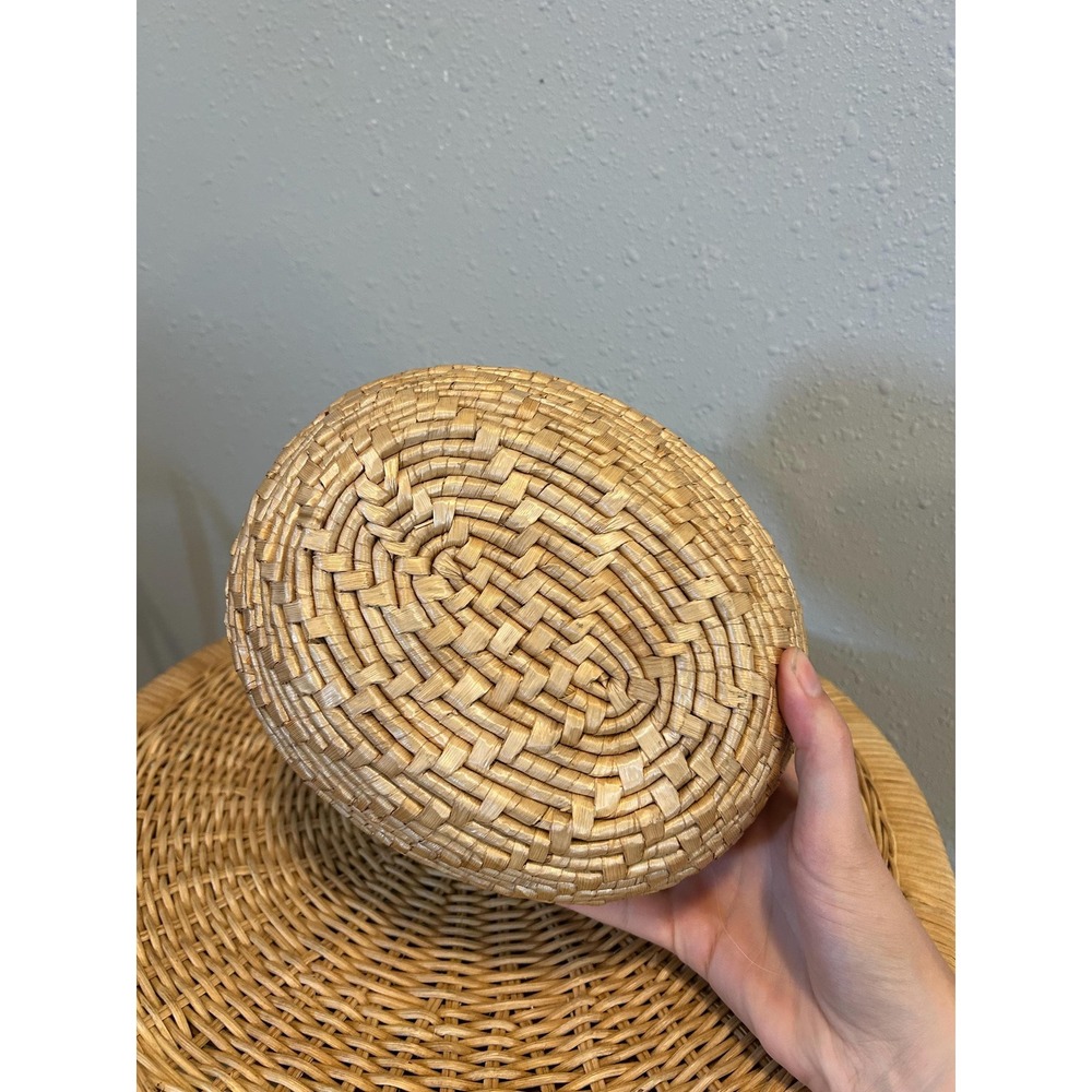 Vintage Chicken Straw Woven Lidded Basket Farmhouse Hen Decor - Picture 6 of 11